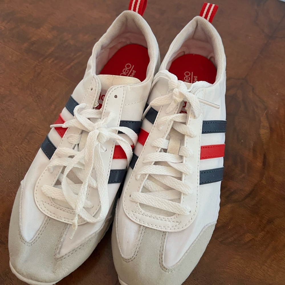 👗Women’s adidas neo White Athletic Shoes with Red and Blue Stripes size 6